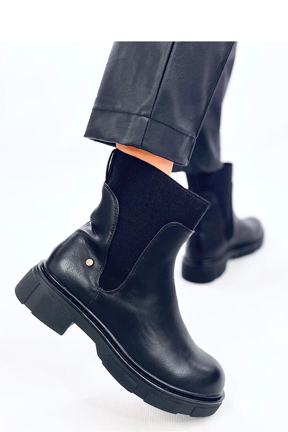 Jodhpur black boots by Inello