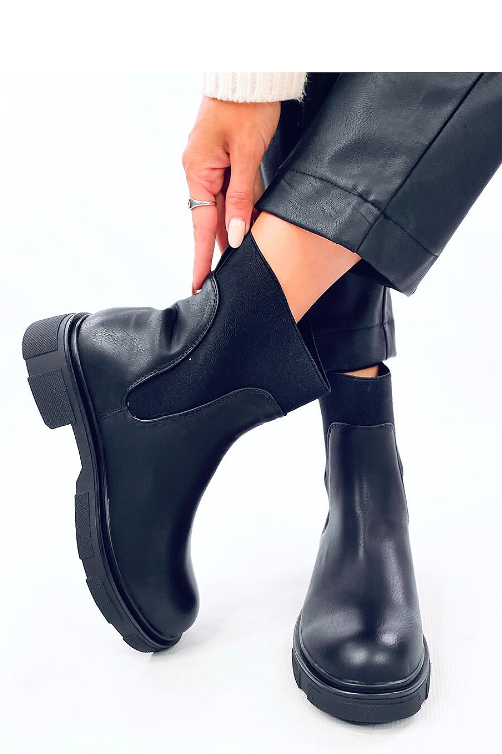 Jodhpur black boots by Inello